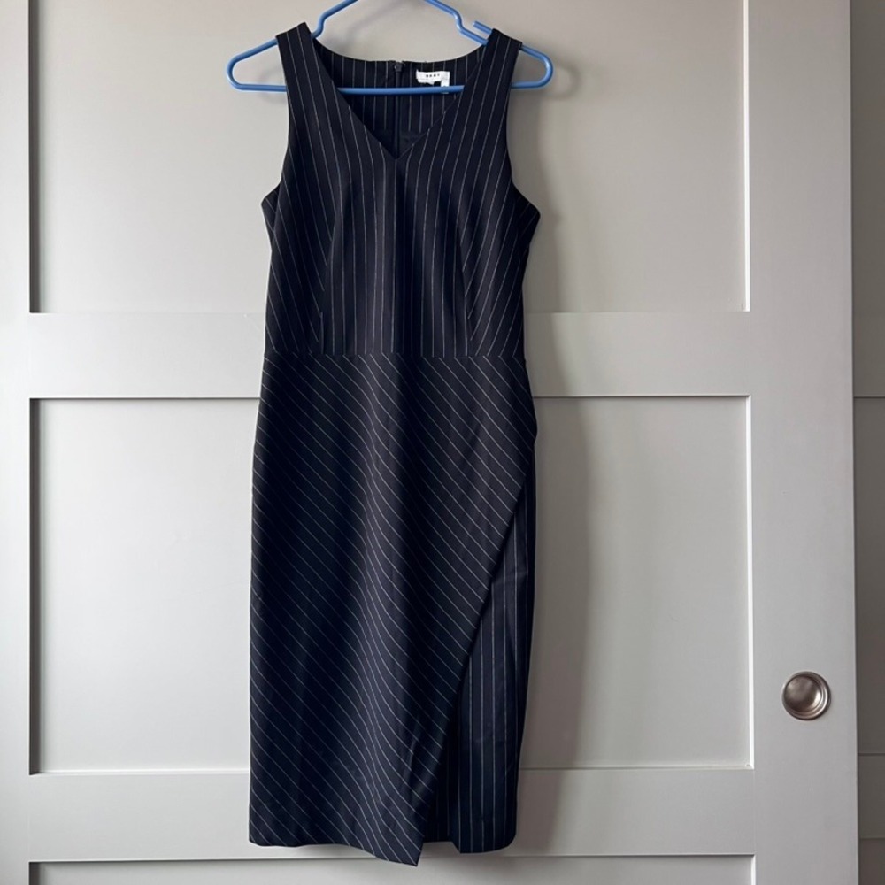 DKNY Black Pinstripe Sleeveless V Neck Sheath Dress Size 2 90's Classic Career‎